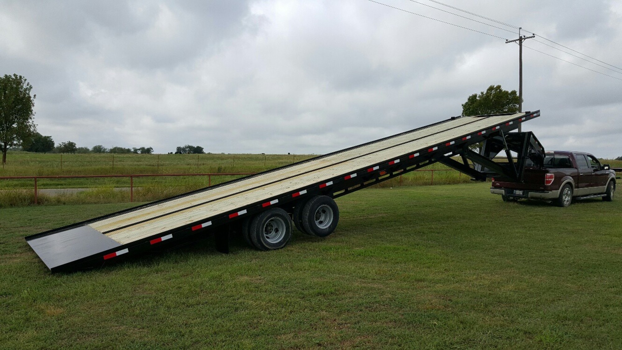 How do you hookup a gooseneck trailer?